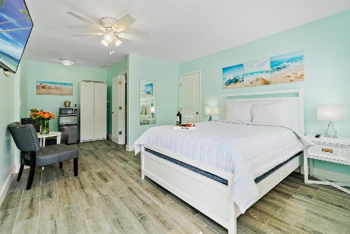 Hollywood Beachside Boutique Suites image 25